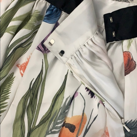 💐 Beautiful Floral Midi Skirt! - Picture 3 of 4